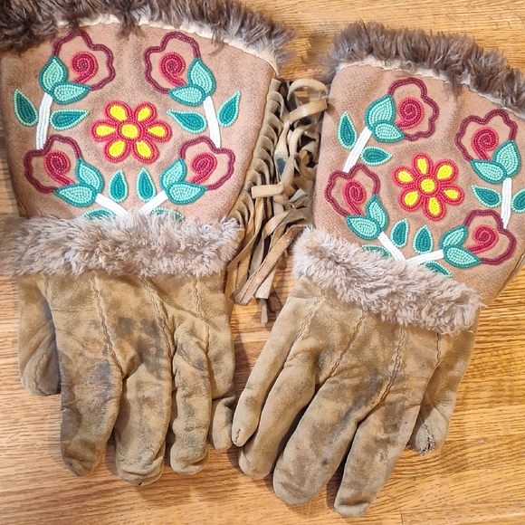 Native American Blackfoot Beaded Gauntlet Gloves